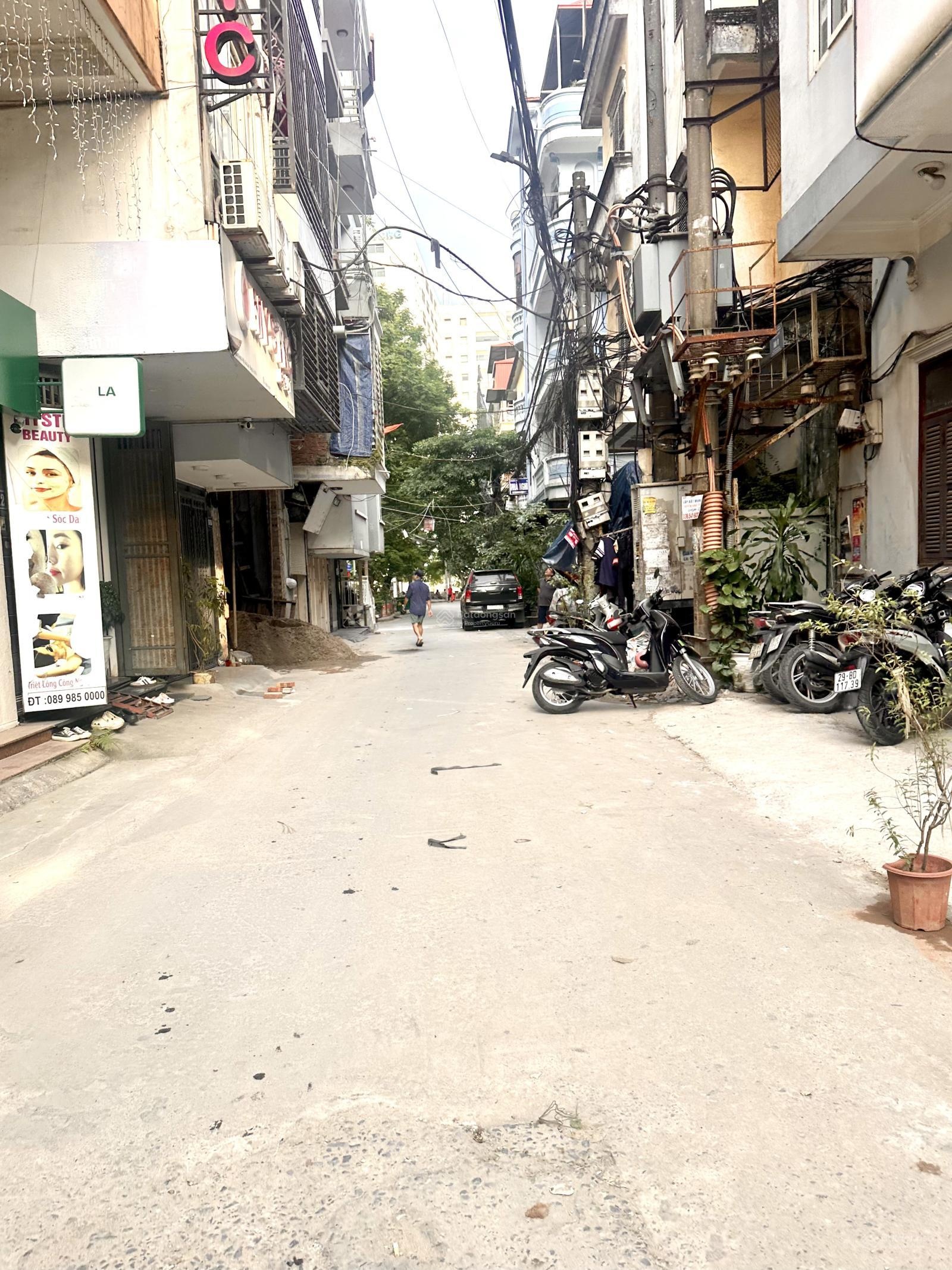 Mua nhà tặng Bánh Chưng-Nhà riêng Hoàng Hoa Thám-40m-6 tầng-Thang máy-Lô góc-Ngõ thông.