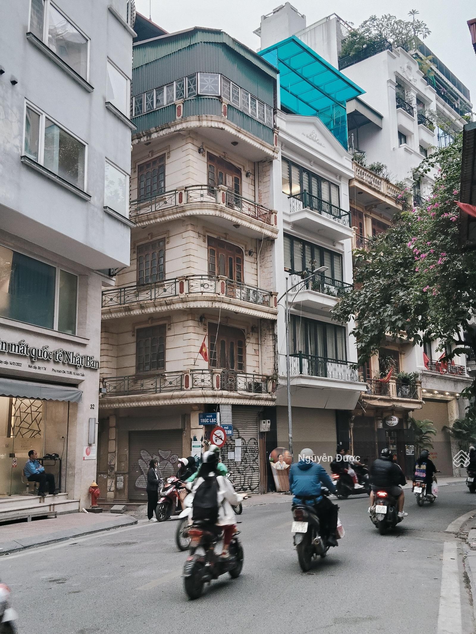 Mặt phố Phó Đức Chính, Trúc Bạch, Ba Đình, gần đường Thanh Niên, dt 70m, mt 5m, sổ vuông,2 mặt tiền