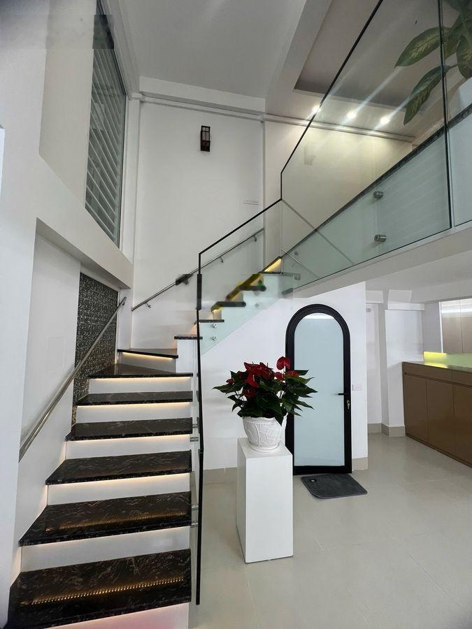 Cần bán nhà phố Giang Văn Minh, 46m2, 05 tầng, Mặt tiền 5.3m, 05 ngủ, 06 WC, giá 12.5 tỷ