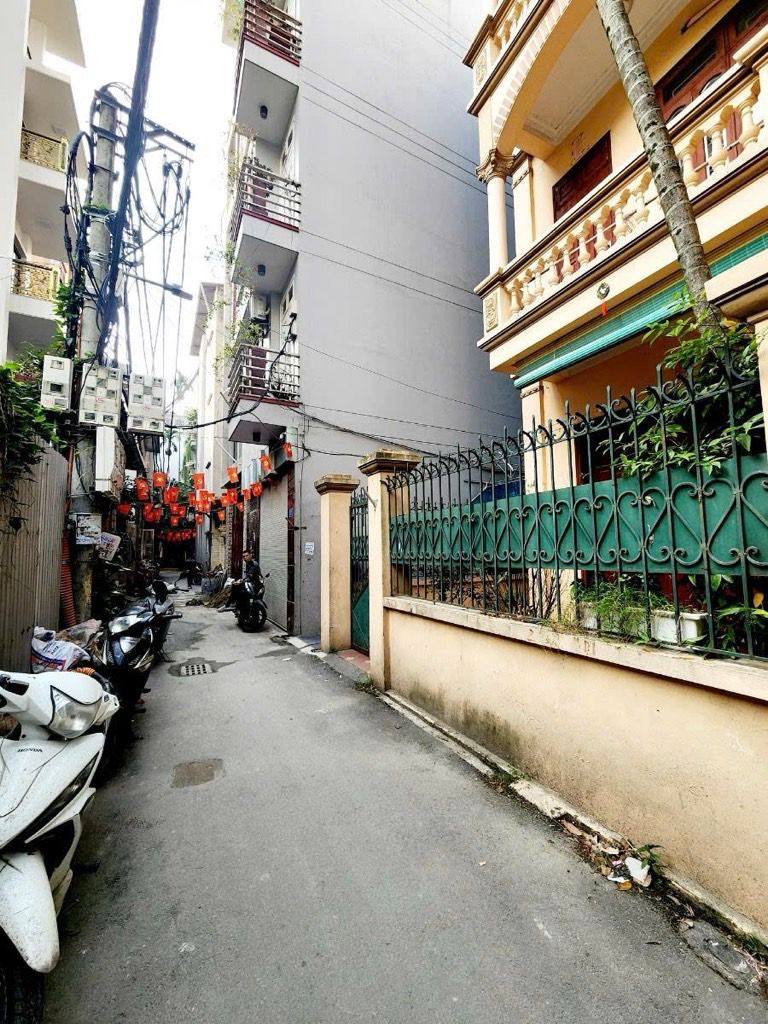 Tọa lạc tại vị trí đắc địa trên con ngõ 535 Lạc Long Quân sầm uất