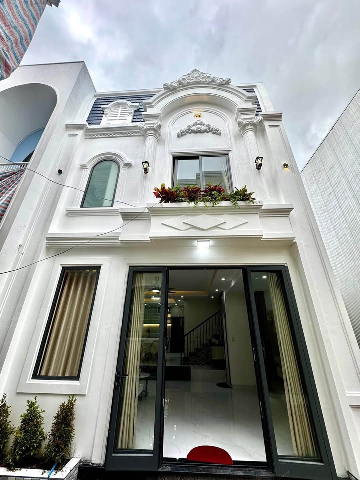 Nhà 2 tầng 3 phòng ngủ kiệt ô tô Hoàng Quốc Việt trung tâm Huế