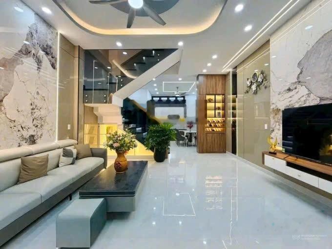 Em cần bán gấp căn nhà Q7 này, 70m2 (4PN, 4WC). Đường Phú Thuận - Tân Phú - Quận 7