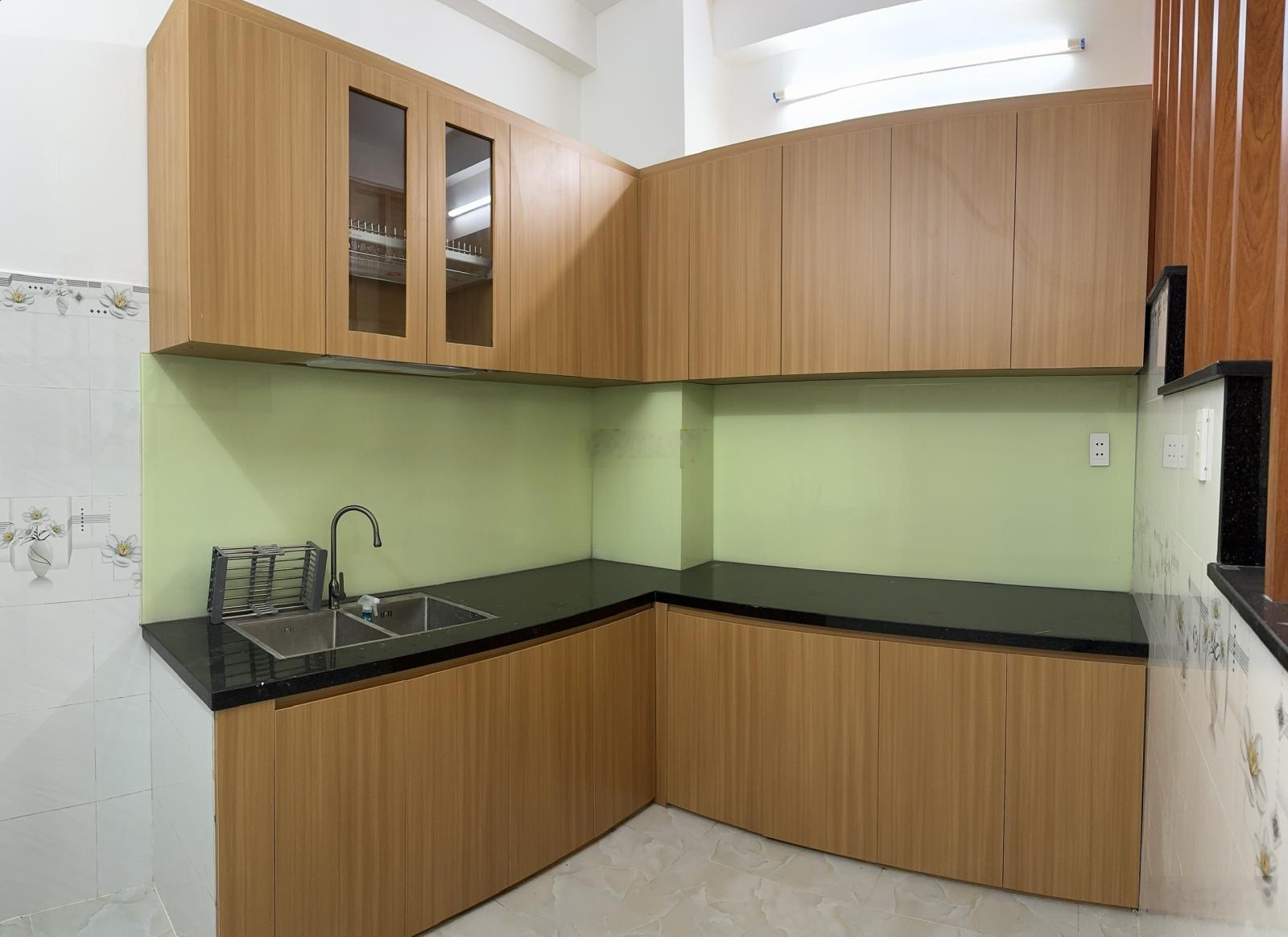 Cho thuê nhà riêng, 1 trệt, 2 lầu, 4 phòng ngủ, 3 nhà vệ sinh. Nhà mới, bếp mới, không nội thất.