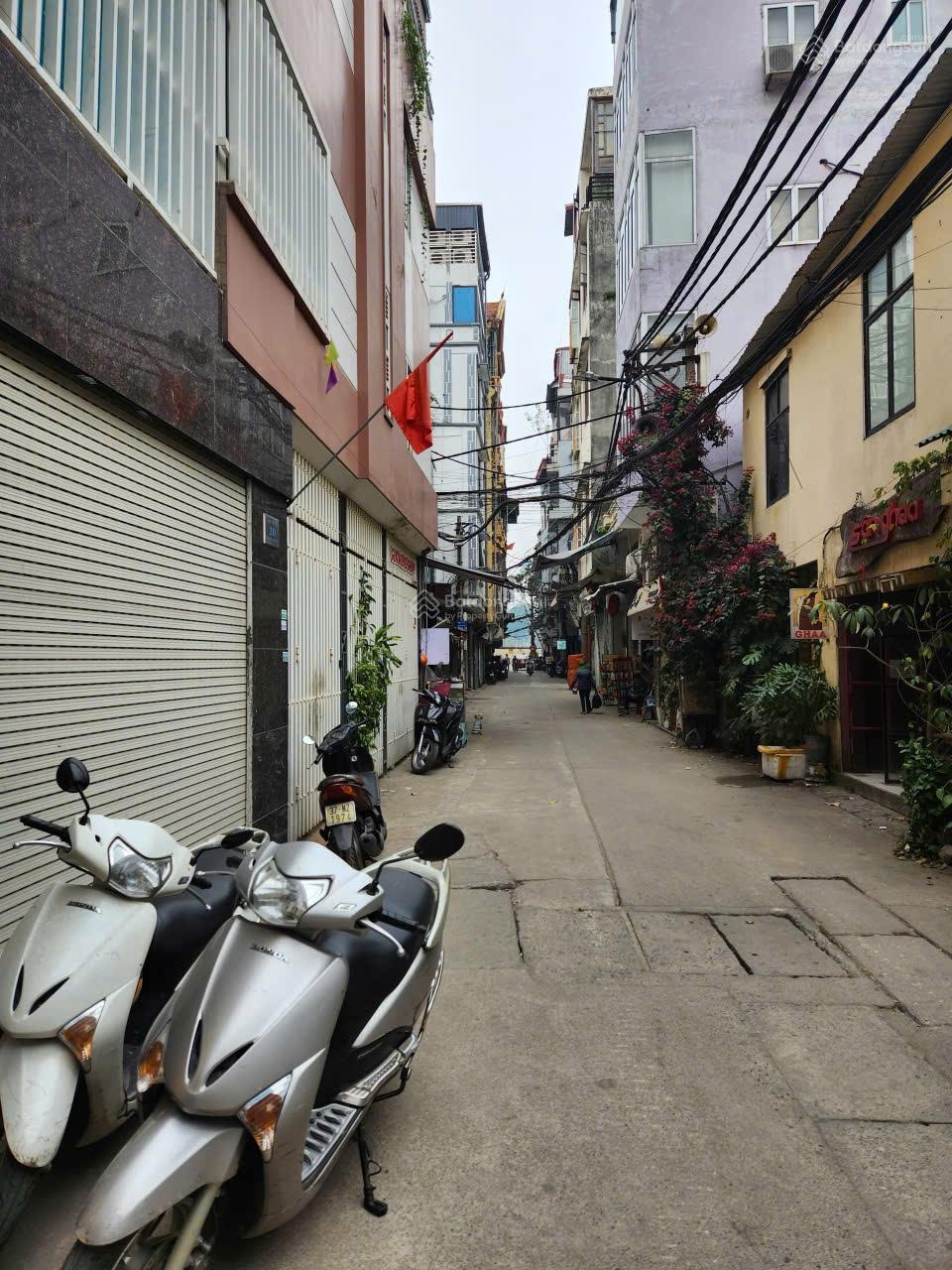 Bán nhà 30,3 m2 tại ngõ 575 Kim Mã, phường Giảng Võ, Ba Đình