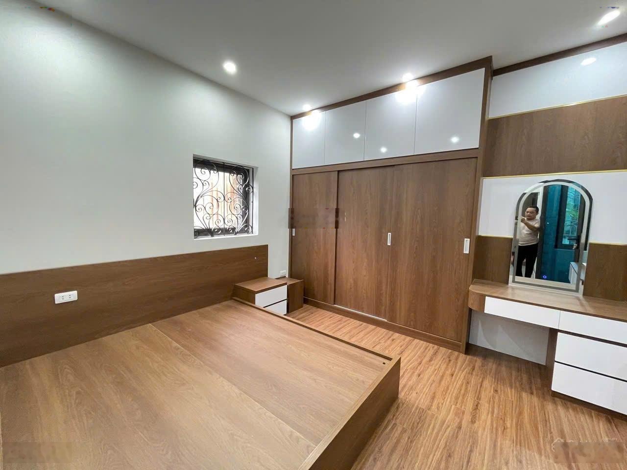 Nhà 4T mặt phố TT Ba Đình - ô tô tránh vỉa hè - nhà lô góc - kinh doanh tấp nập ngày đêm - 12 tỷ