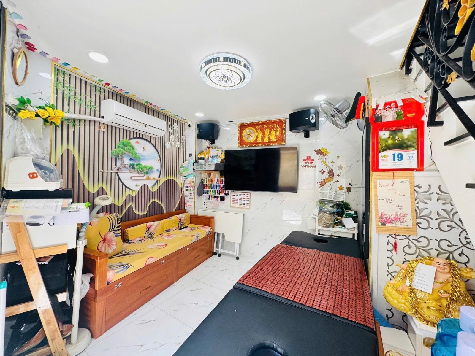 Bán nhà MT kinh doanh - 4 tầng - full nội thất - Trương Đăng Quế - 2PN 2WC - 2,68 tỷ TL 0906656852