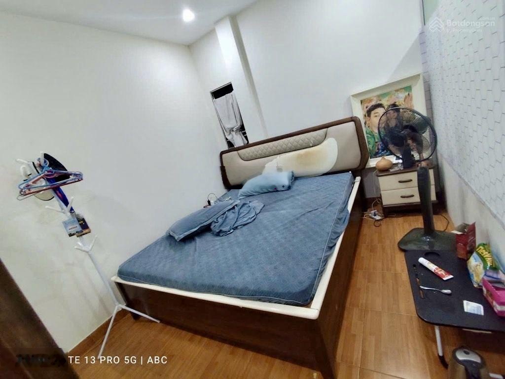 Nhà đẹp -dân xây phường giảng võ - lô góc - vài bước ra phố sân riêng để xe rộng- vềở ngay