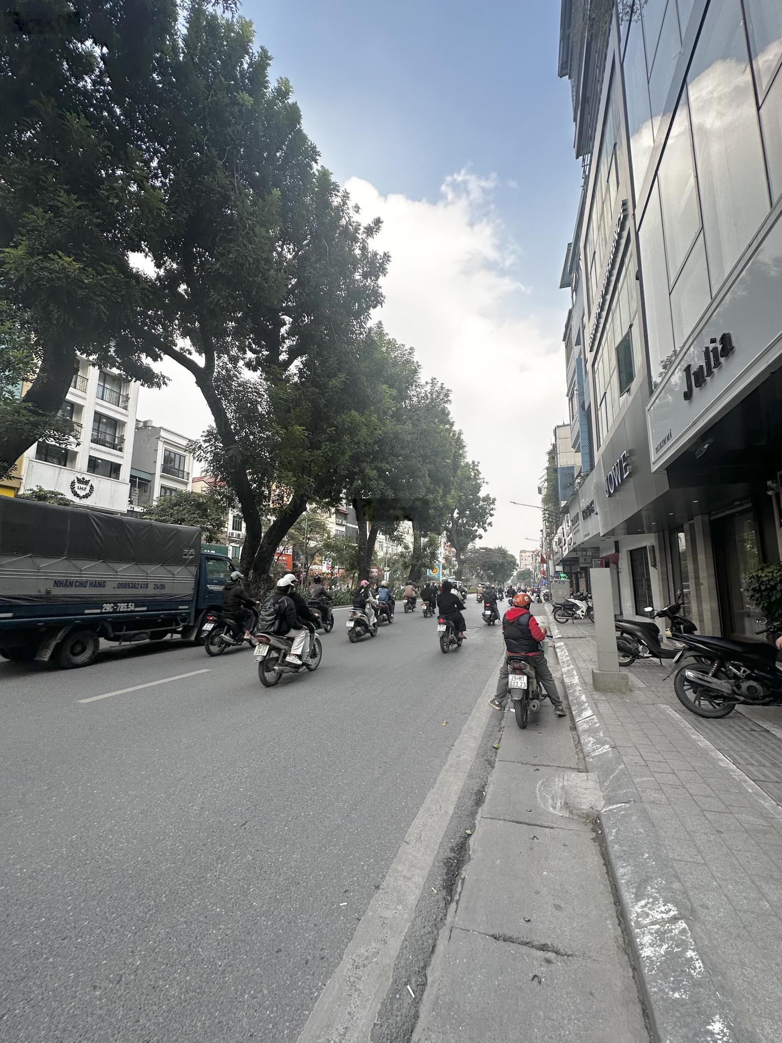 Chỉ nhỉnh 23 tỷ có nhà 5 tầng mặt phố VIP Kim Mã - Ba Đình, vỉa hè thênh thang, KD sầm uất