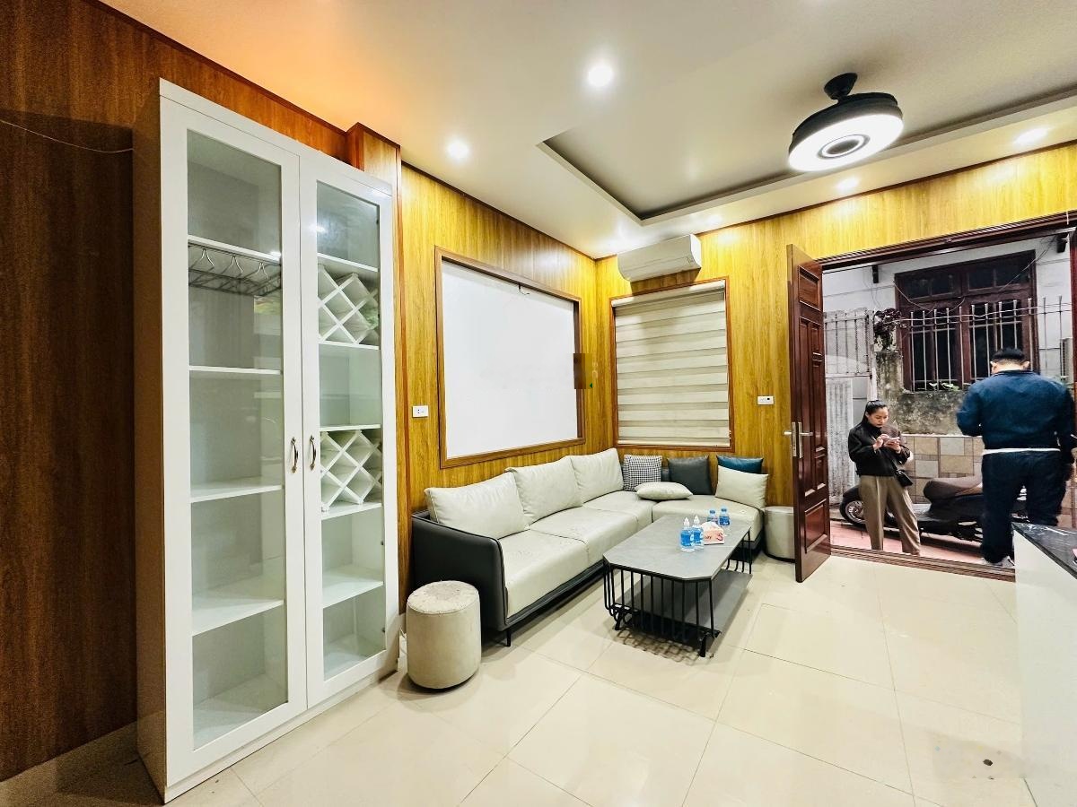 Bán nhà Ngọc Hà, gần ô tô, trước nhà thoáng, nhà dân xây, tặng nội thất, không quy hoạch, 42m2*4T