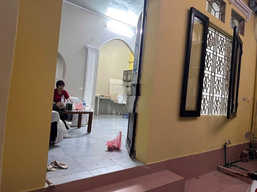 Cho thuê nhà rẻ và đẹp Tây Hồ, Quảng An, Hà Nội. Giá 5.5 triệu/tháng