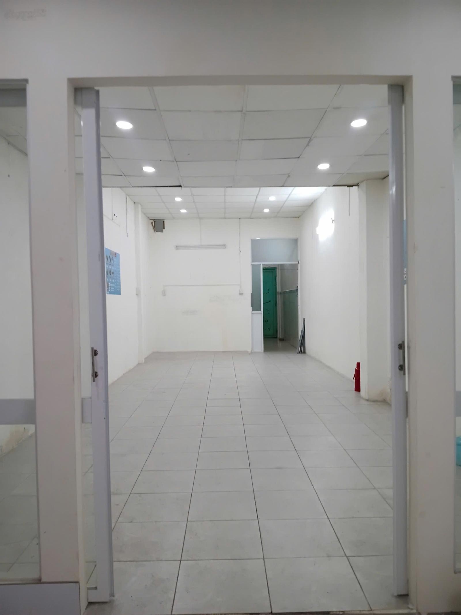 Cho thuê nhà mặt tiền CMT8 (625A CMT8, P.15, Q.10 cũ). Diện tích 4x20 tầng trệt + lầu 1 trống suốt