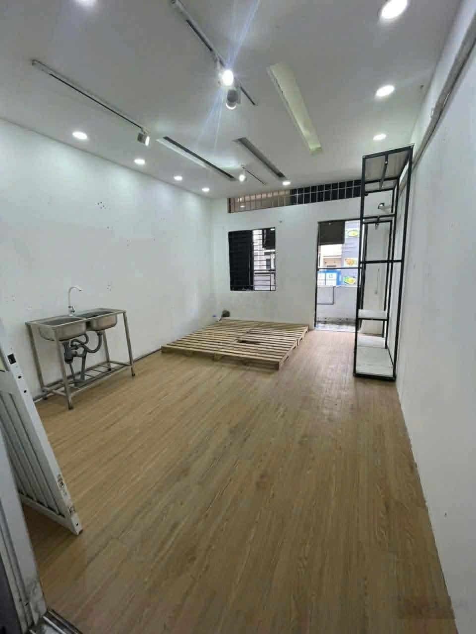 Cho thuê nhà mặt tiền Nguyễn Chí Thanh, P.Diên Hồng, Q.10 giá 36tr