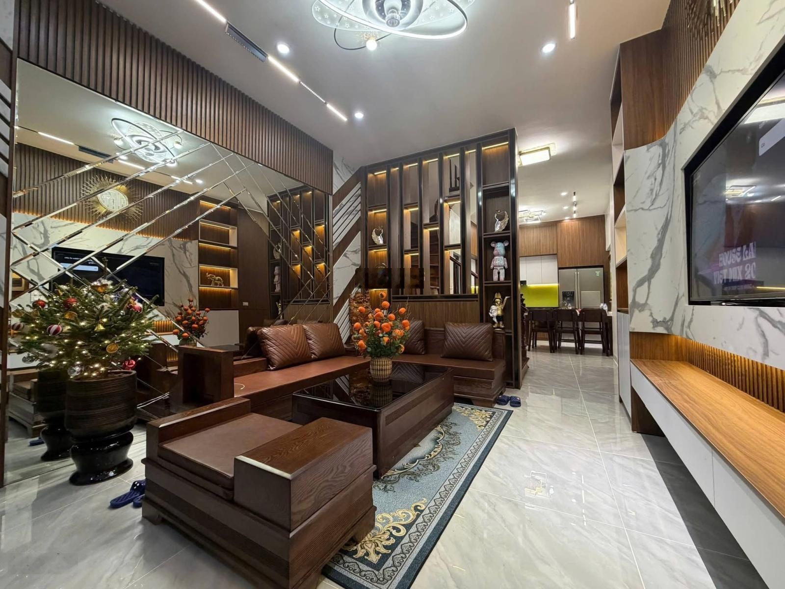 Siêu phẩm! Đội cấn, ở ngay, ngõ VF3, thông tứ tung, chục m ra ô tô tránh, dân xây giữ, 43m2 * 5T