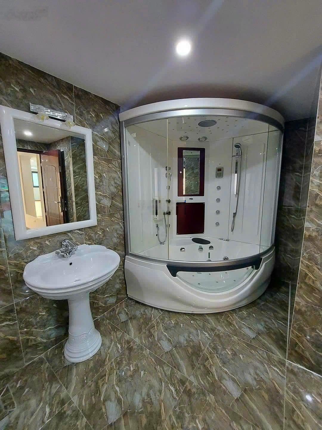 Bán nhà Hoàng Hoa Thám 143m2, 7 tầng giá: 29 tỷ. Ba Đình