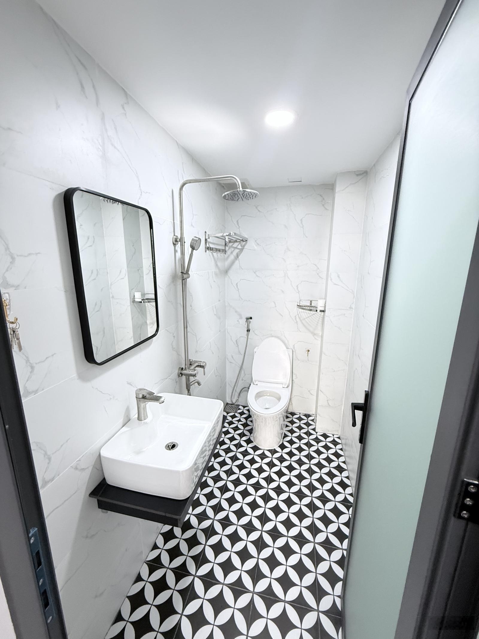 Nhà mới xây 740/ Sư Vạn Hạnh Q10 (Vạn Hạnh Mall)