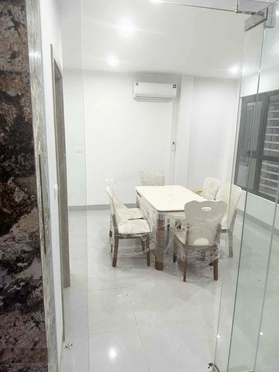 Chính chủ bán nhà phố Hoàng Hoa Thám, ngõ thông, dt 44m, 4 tầng, tổng 4pn, tặng kèm NT xịn sò