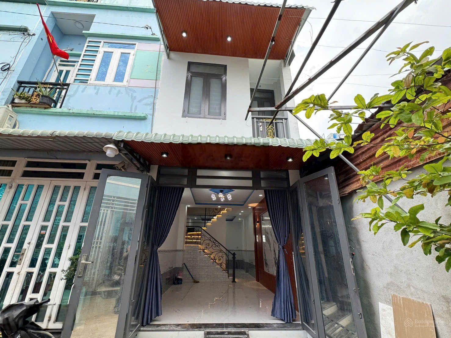 Nhà đẹp huỳnh thị na xe hơi tới nhà shc - giá 1.83 tỷ