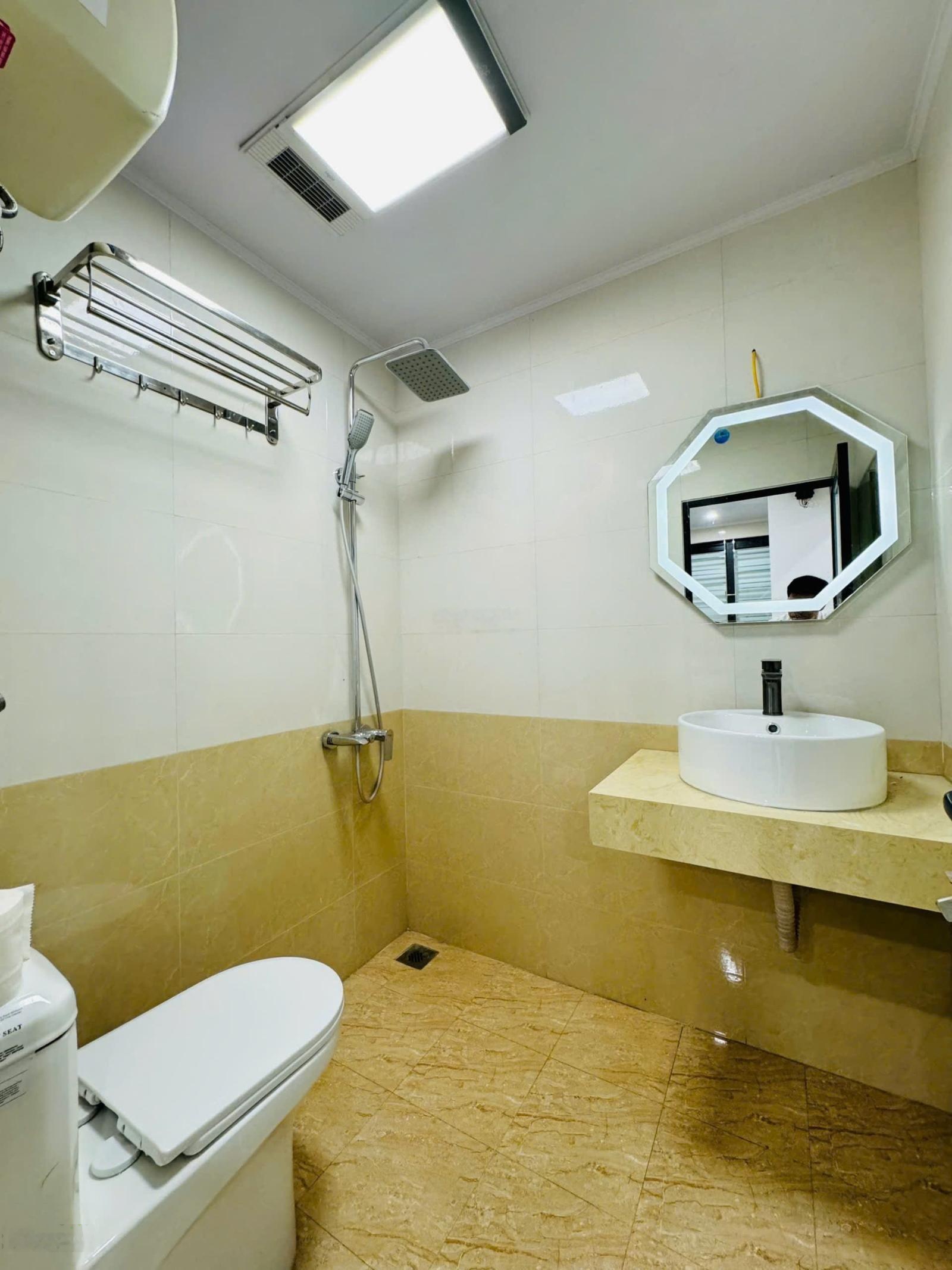 Bán Nhà chia lô Ngõ Phố Đội Cấn Trung Tâm Ba Đình . 52 m2, Xây 3 Tầng , MT 6 m , Giá 7,5 Tỷ