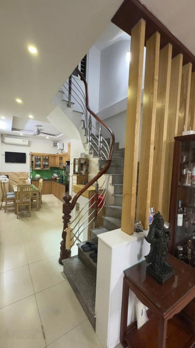 Duy nhất ba đình, đội cấn, nhà đẹp ô chờ thang máy, 44m 5t 8,9 tỷ.