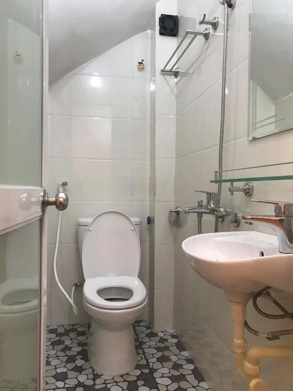 Cho thuê nhà 4Tx20m² ngõ 219 Định công thượng. Giá 6.5tr tiệu. LH: 0936385969