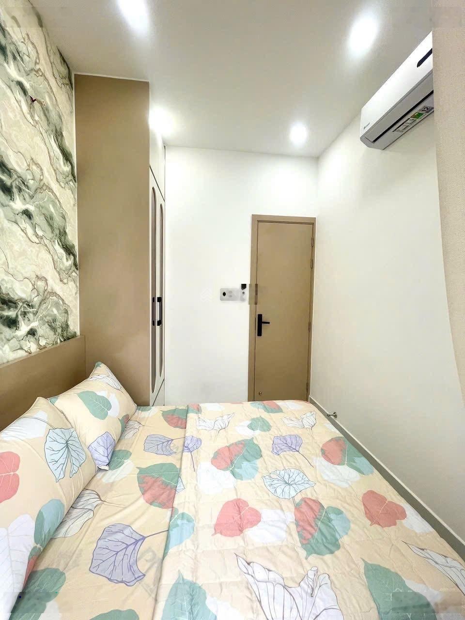 Bán gấp nhà đẹp 2Tỷ300 đầy đủ NT đường Bùi Quang Là P12 Gò Vấp , 2PN - Sổ hồng riêng