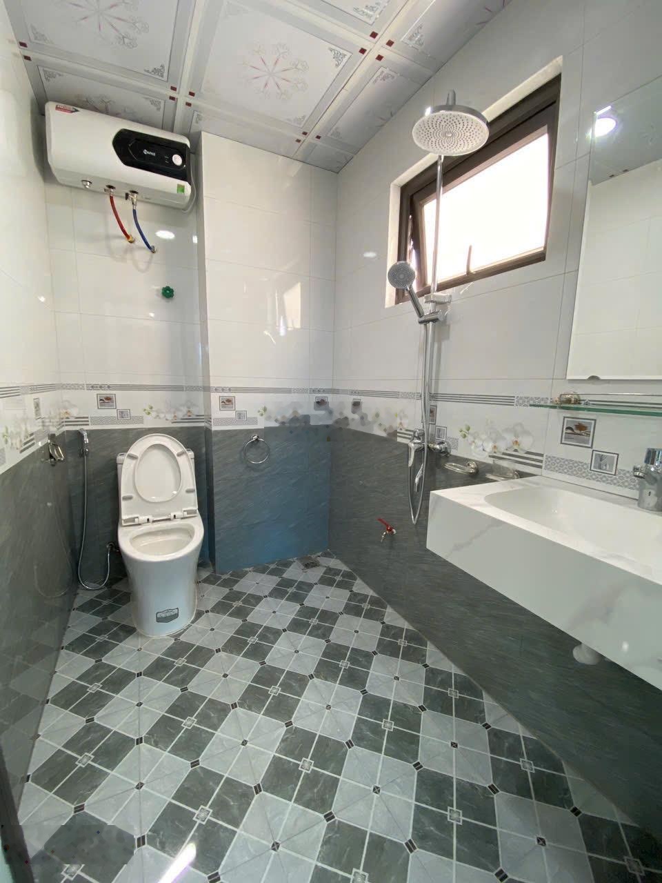 Bán nhà 32m2 giá 2tỷ750tr ngõ ô tô gần gần chợ trường QL 6 nhà đủ công năng 3 ngủ bếp khách phơi