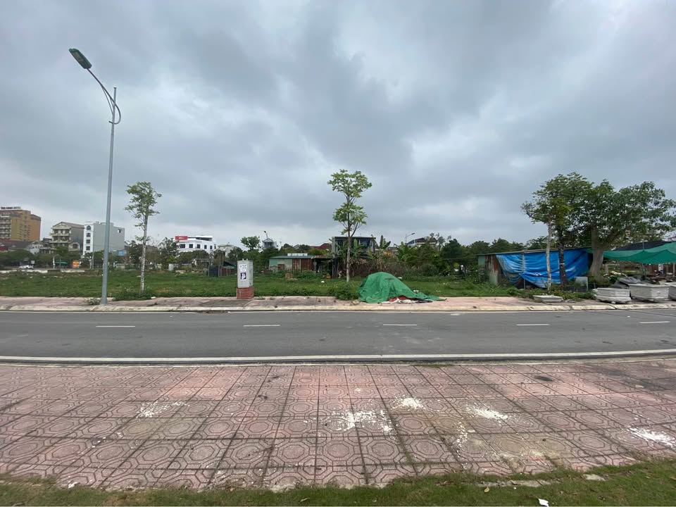 Lô đất vàng Móng Cái, view hoa viên, kinh doanh sầm uất