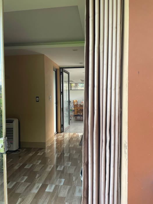 Nhà 2 tầng Đề Thám, ô tô đỗ cửa, mặt tiền 10m