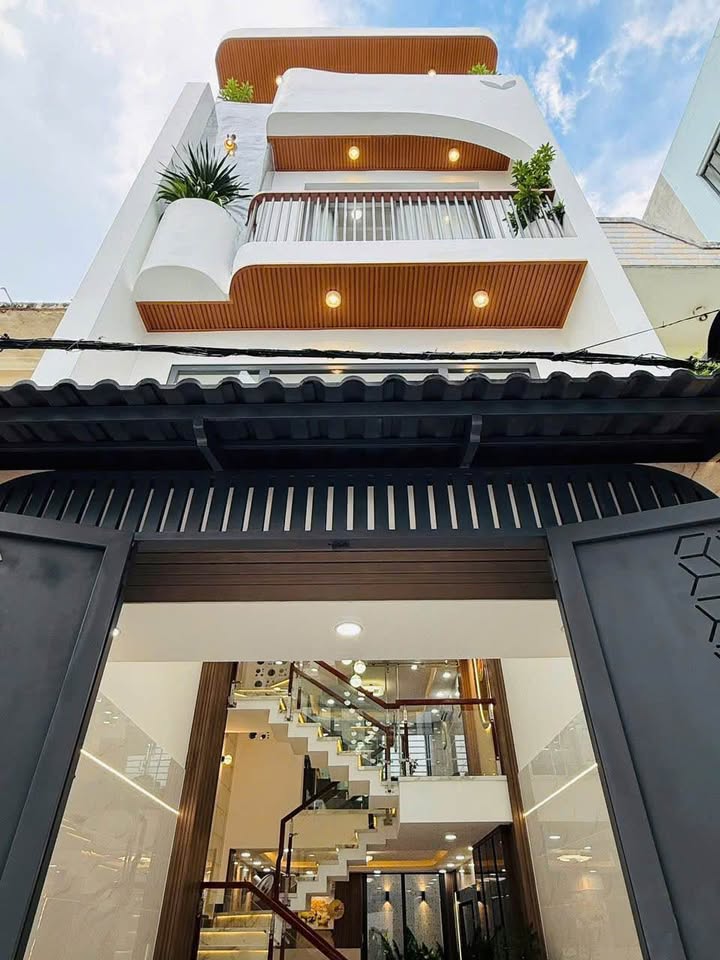 Nhà phố Gò Vấp 4m x 13m, 1 trệt 1 lửng 2 lầu, hướng Tây Nam, sẵn sàng đón chủ nhân mới