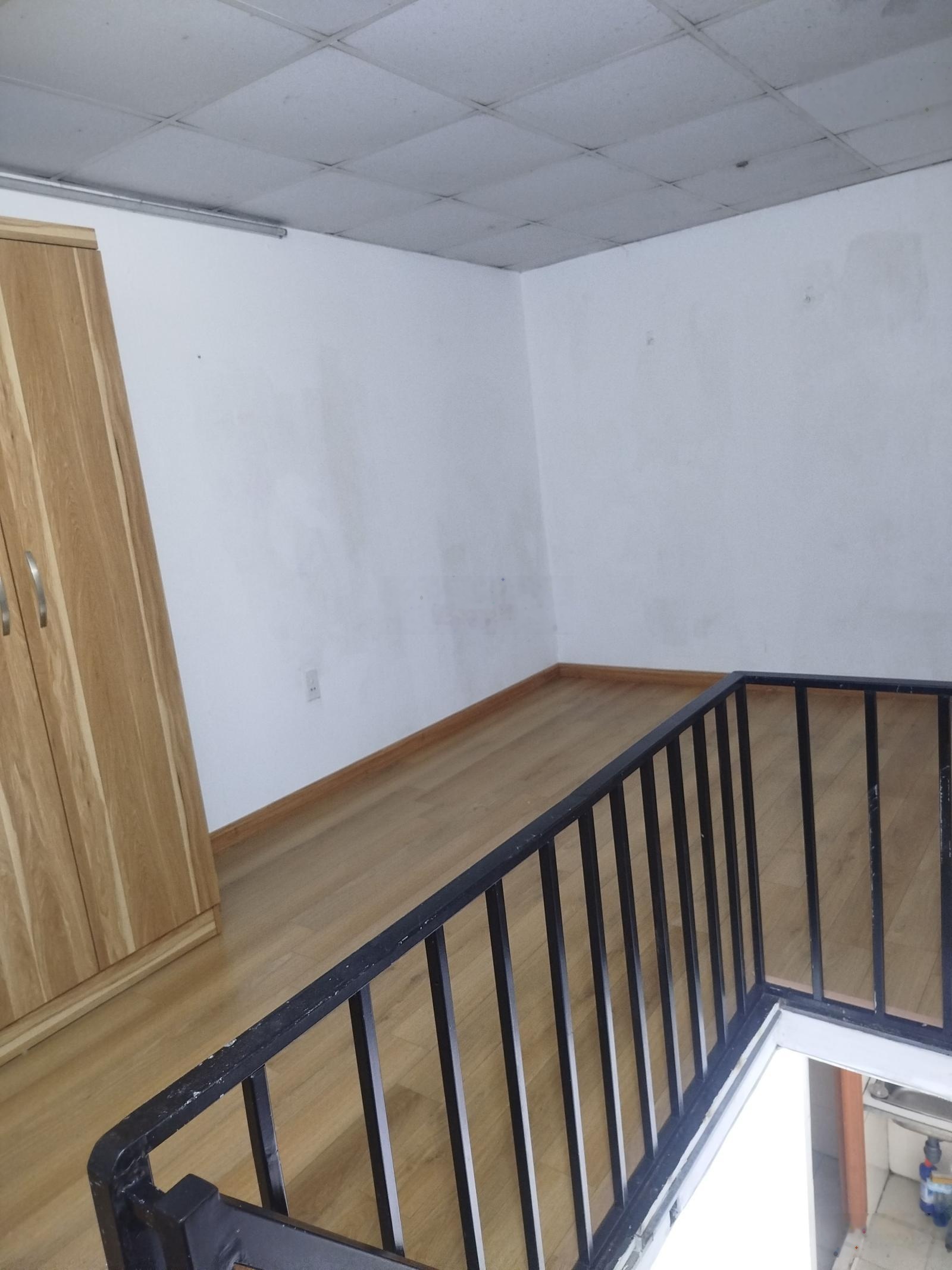 Băn nhà ngõ 975 số 3 Bạch Đằng, Hai Bà Trưng, HN 14m2 x 2 tầng lô góc ngõ nông gần phố, 1.1 tỷ