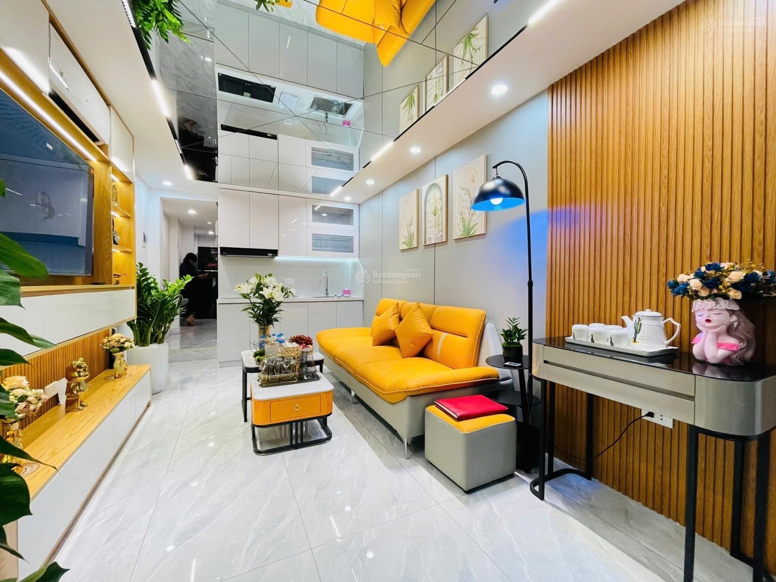 Ba gác phi 20m ra mặt phố, DT 36m2 * 5 tầng thang máy , chào 9,85 tỷ, QH ổn định