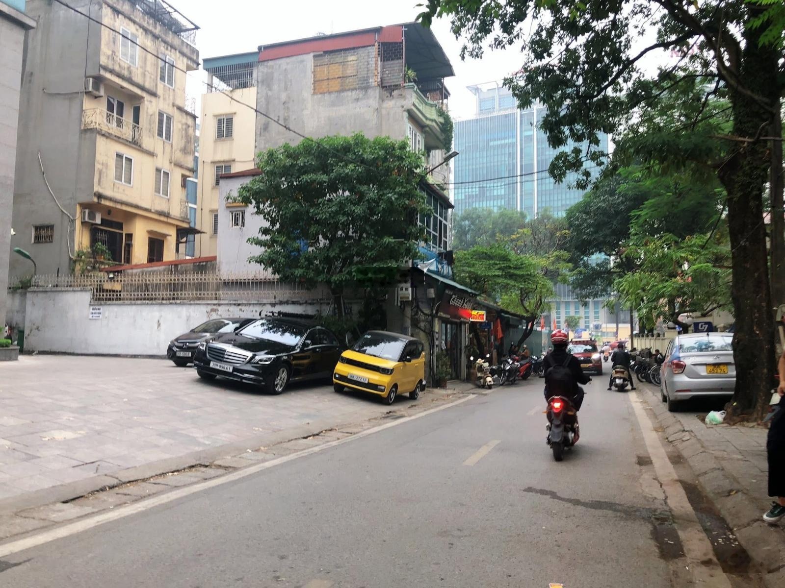 Kim mã ba đình-ngay sát phố-nhà dân xây mới đẹp-lô góc- 39m2 - mt: 4,3m - 6 tầng thang máy- gần ôtô