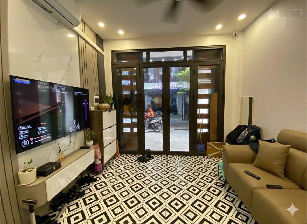 Bán nhà mặt phố Phó Đức Chính, 70m2, mt hơn 5m, 2 mặt tiền, 56 tỷ, xây toà 9 tầng. LH 0988611618