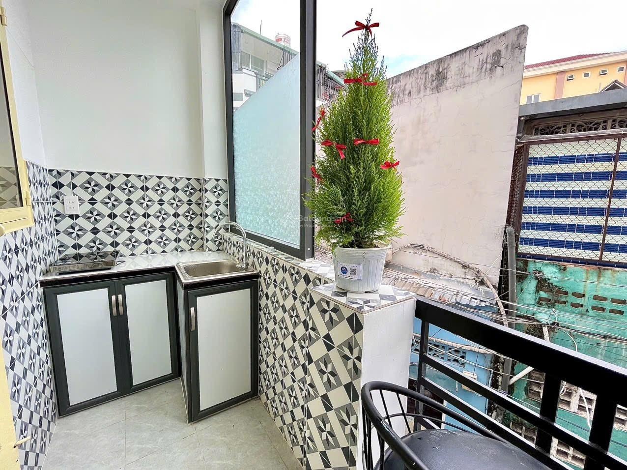 Chính chủ cho thuê phòng studio ban công tách bếp tại phổ ấm thực phan xích long ngã tư phú nhuận