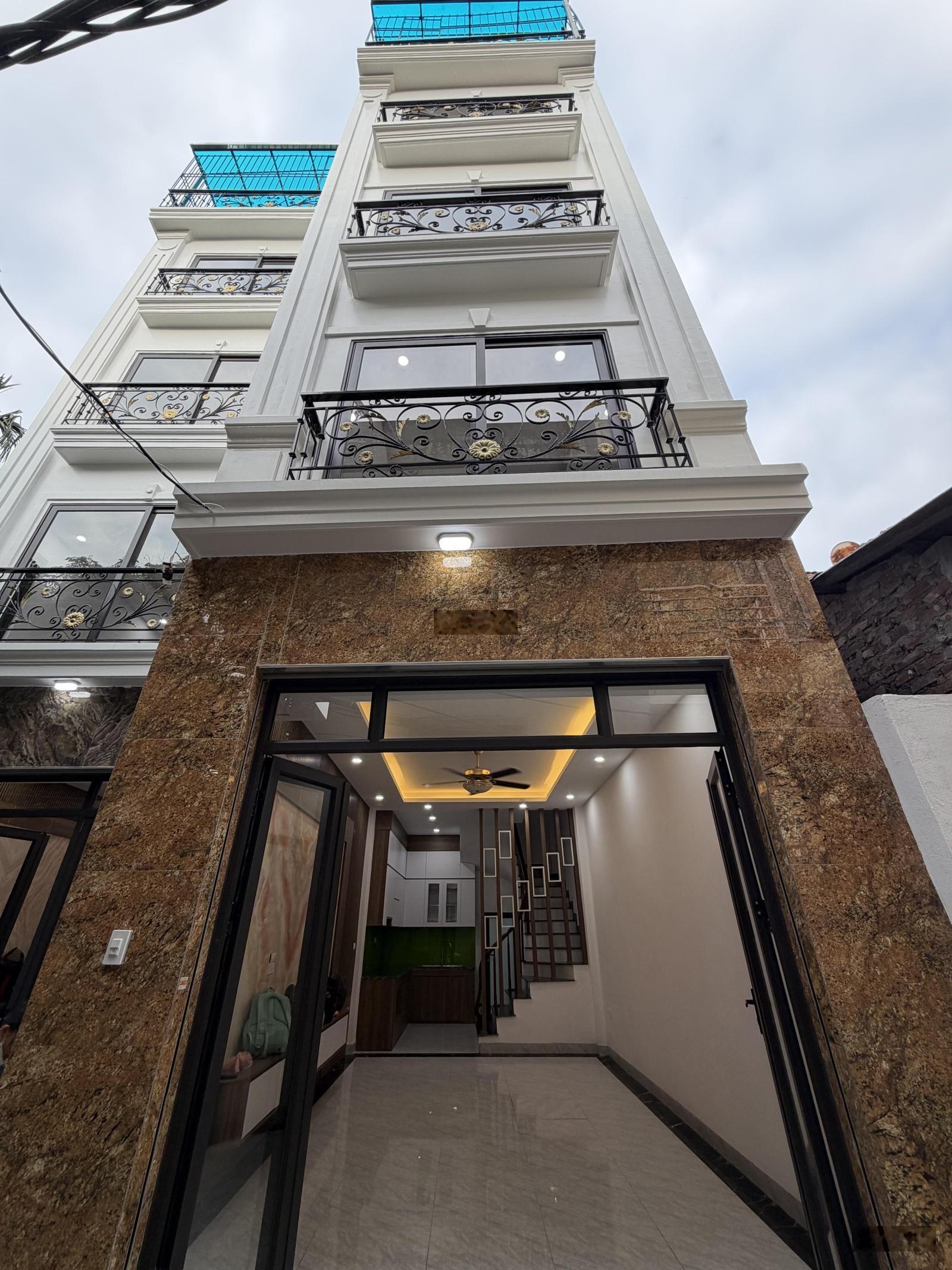 Bán nhà 32m2 giá 3tỷ450tr tại an thắng biên Giang sổ đỏ chuẩn ô tô cạnh nhà không quy hoạch 3 ngủ