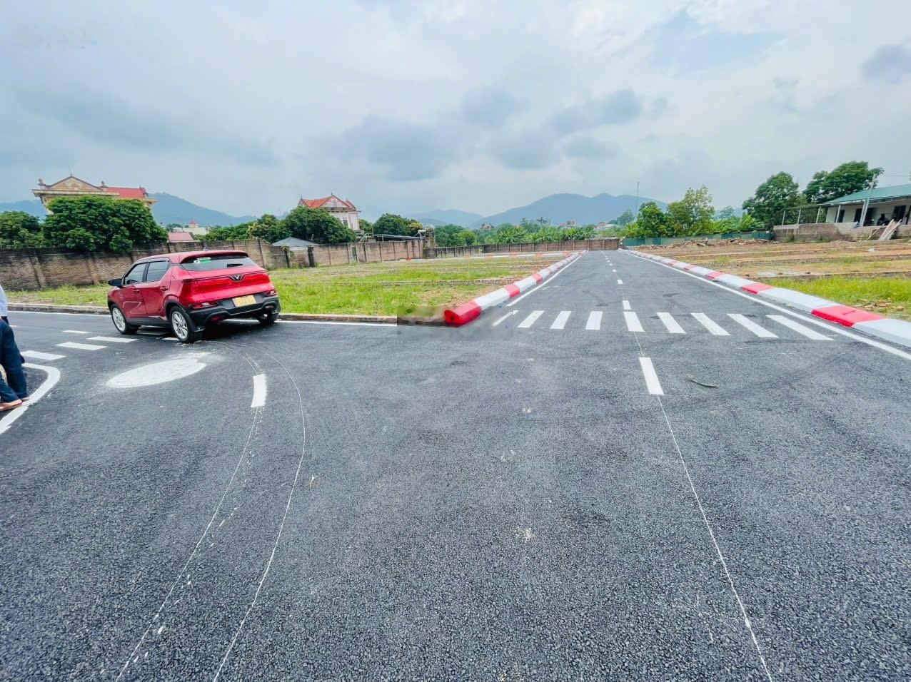 Lô ĐẤT SIÊU PHẨM GIÁ F0 sấn sổ đỏ cc MẶTđường trải nhựa ô tô ĐỖ CỬA TẠI PHÚ THỊNH