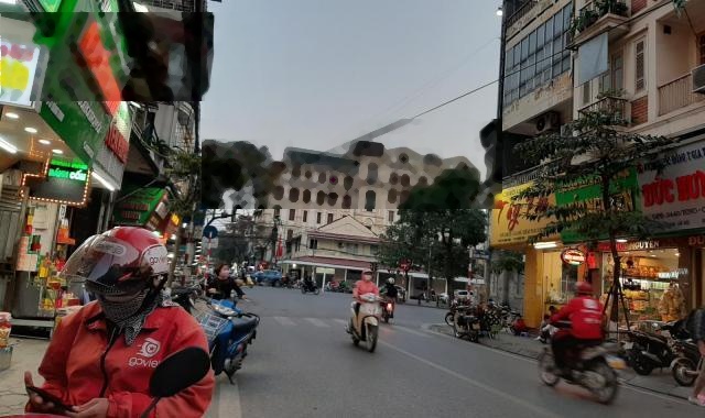 Bán nhà mặt phố Hoè Nhai, DT 100m2 x 3 tầng, mặt tiền 10m, 2 thoáng, giá 75 tỷ.