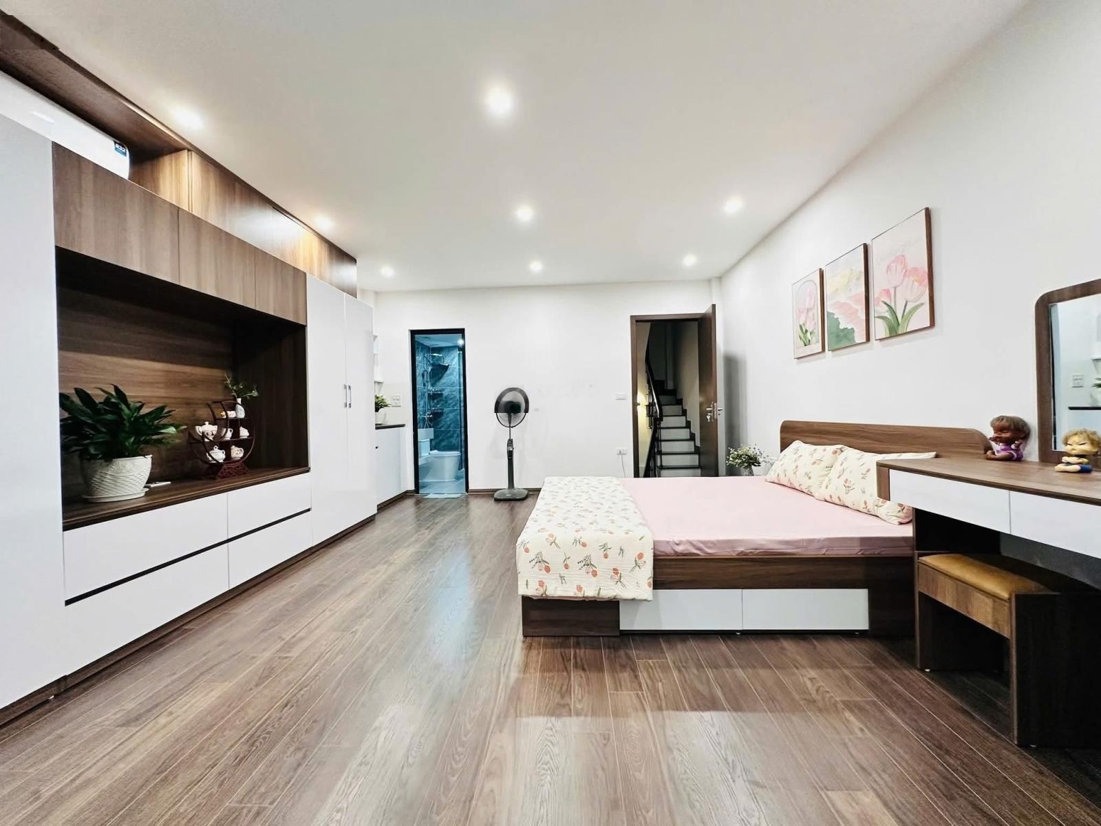 Tin chuẩn! 6 tầng thang máy, Đội Cấn, ngõ thông các ngả , ba gác qua nhà, gần ô tô, NT mới, 48m2