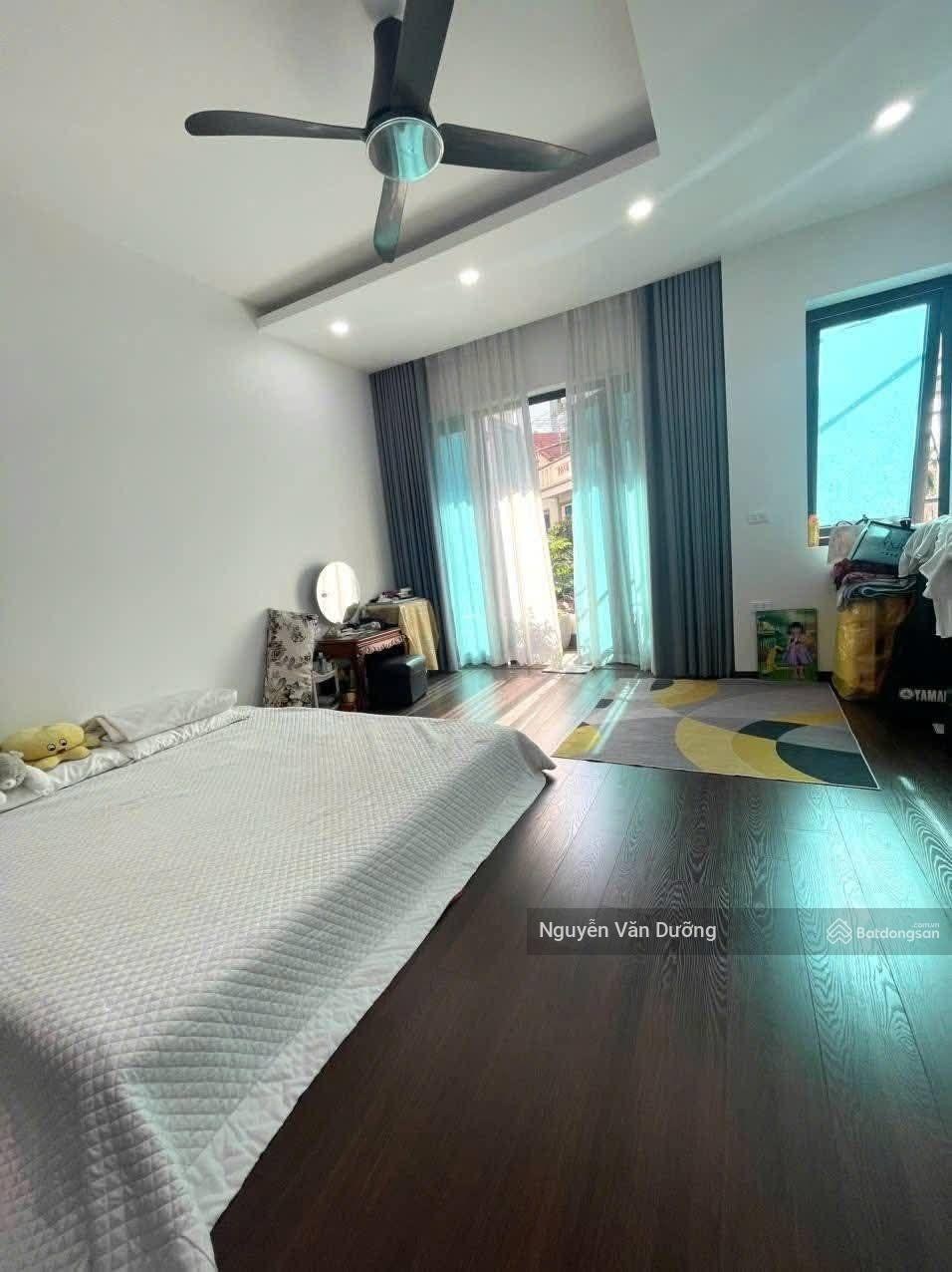 Siêu hiếm! Phố Huỳnh Thúc Kháng, Lô góc, ngõ 3 gác thông, dân xây, sân xe riêng, 40m ô tô, 42mx 5T