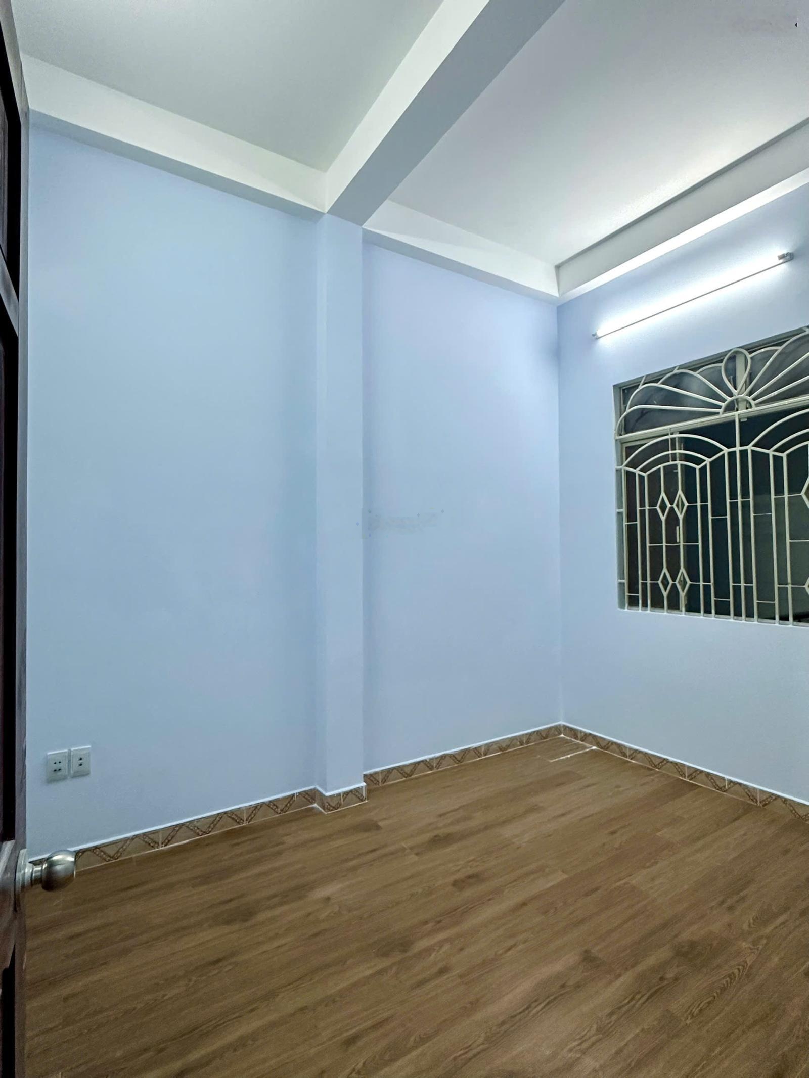 Cho thuê nhà hẻm 10m, 710/46 Lũy Bán Bích, hẻm xe tải thông hai chiều.