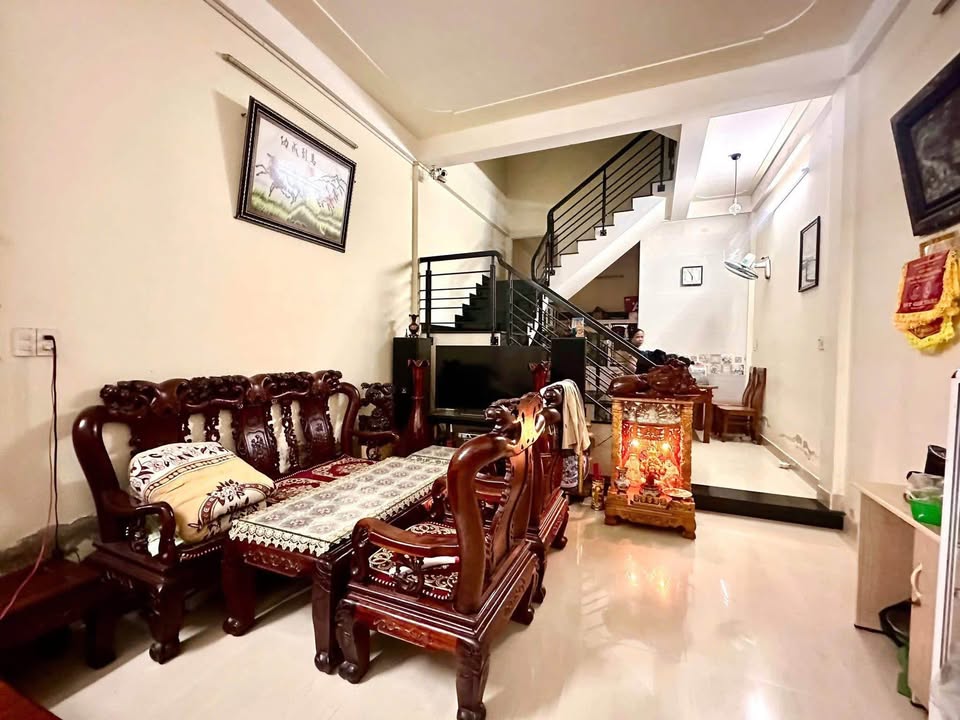 Nhà 3 tầng kiên cố, 82m2, kiệt Nguyễn Chí Thanh, Thừa Thiên Huế