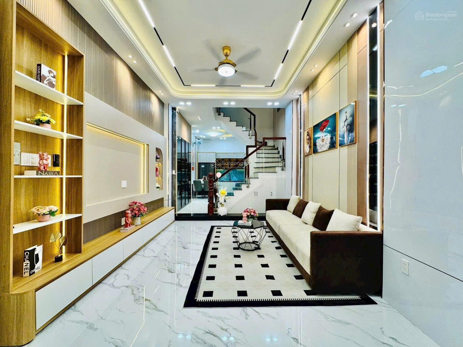 Bán nhà trung tâm Phú Nhuận chỉ 2,2 tỷ - hẻm 6m Huỳnh Văn Bánh. Gồm 4PN, sổ hồng riêng, ở ngay