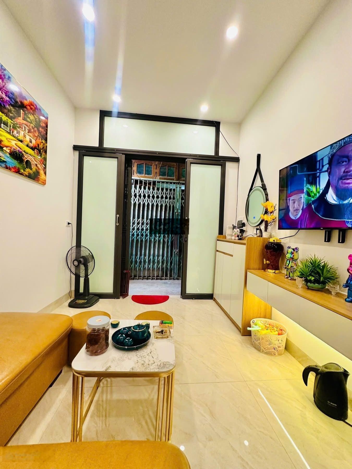 Siêu hiếm phố Trương Định: 23m2/ 2 tầng/ 2 phòng ngủ / giá 2,68 tỷ