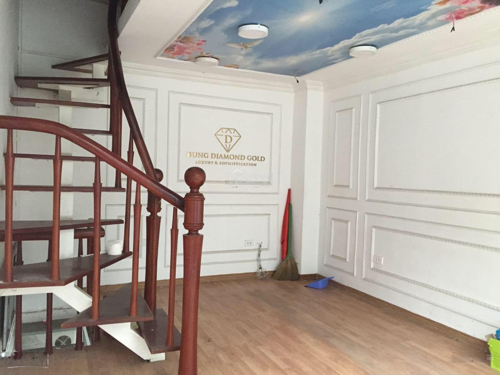 Vô cùng hiếm tầm tiền nhỏ có nhà mặt phố Kim Mã, lô góc DT23m2 xây 5T MT4m giá 11.5 tỷ