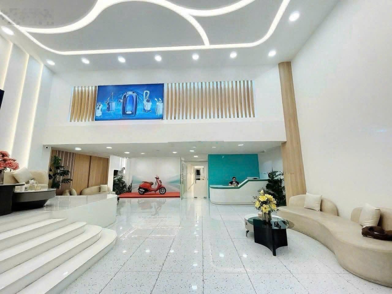 Cho thuê nhà phố quận 10 diện tích 14*14m. Giá 51 triệu