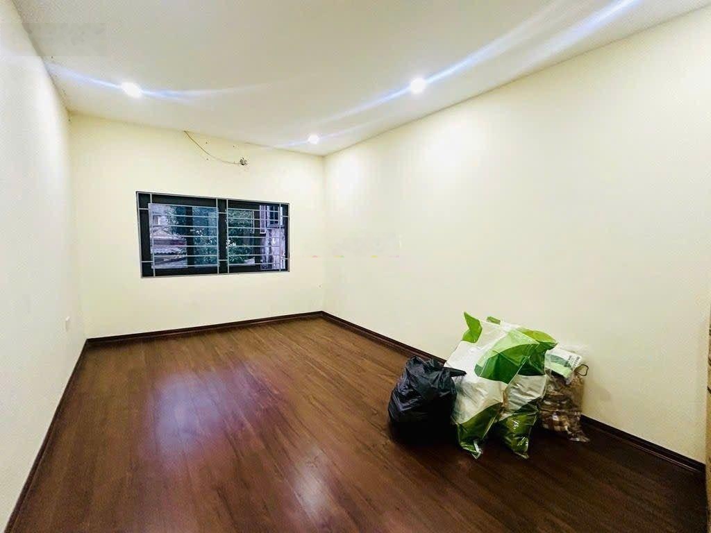 Bán nhà phố Sài Đồng 35m2 nhà 2 tầng giá 3.9 tỷ