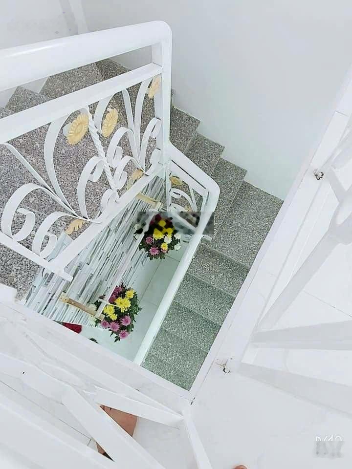 Bán nhà hẻm xe máy đường nguyễn văn lượng, p.17, GV, DT: 3,8x5.45, trệt, lầu, 1PN, 2WC, Giá: 2,3 tỷ