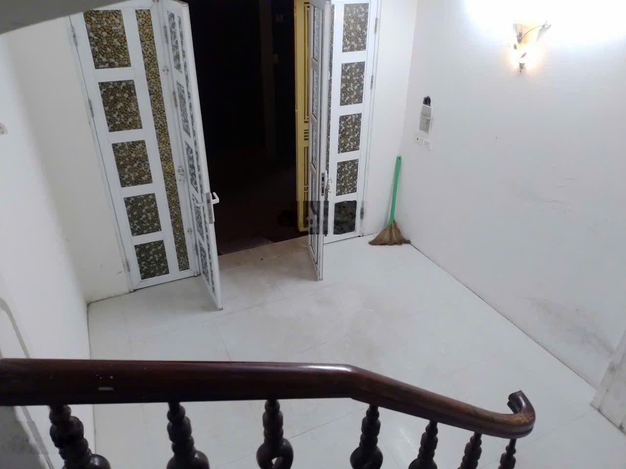 Cần bán căn nhà 22m2x5 tầng, MT 3.4m khu chia lô cán bộ đường Đội Cấn, Hà Nội. Giá 3,7 tỷ QH chuẩn