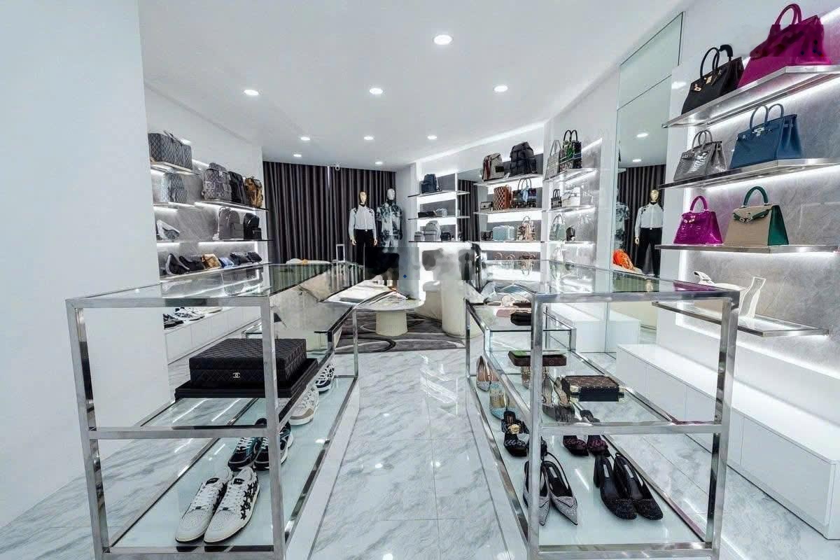 Cho thuê nhà 5 tầng mặt tiền đường Nguyễn Cư Trinh Quận 1 - DT 4mx15m - Giá 57 triệu 0979282604