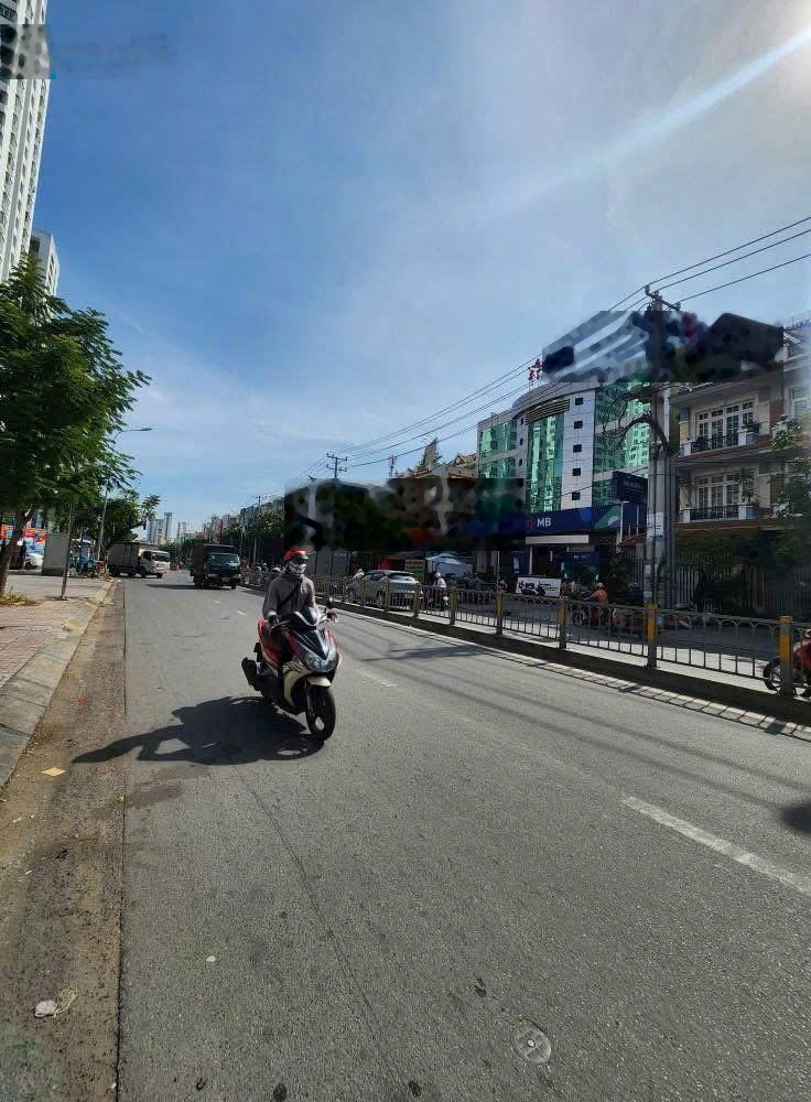 Mặt bằng mặt tiền đường Tạ Quang Bửu 1 trệt 3 lầu - phù hợp kinh doanh hoặc làm văn phòng